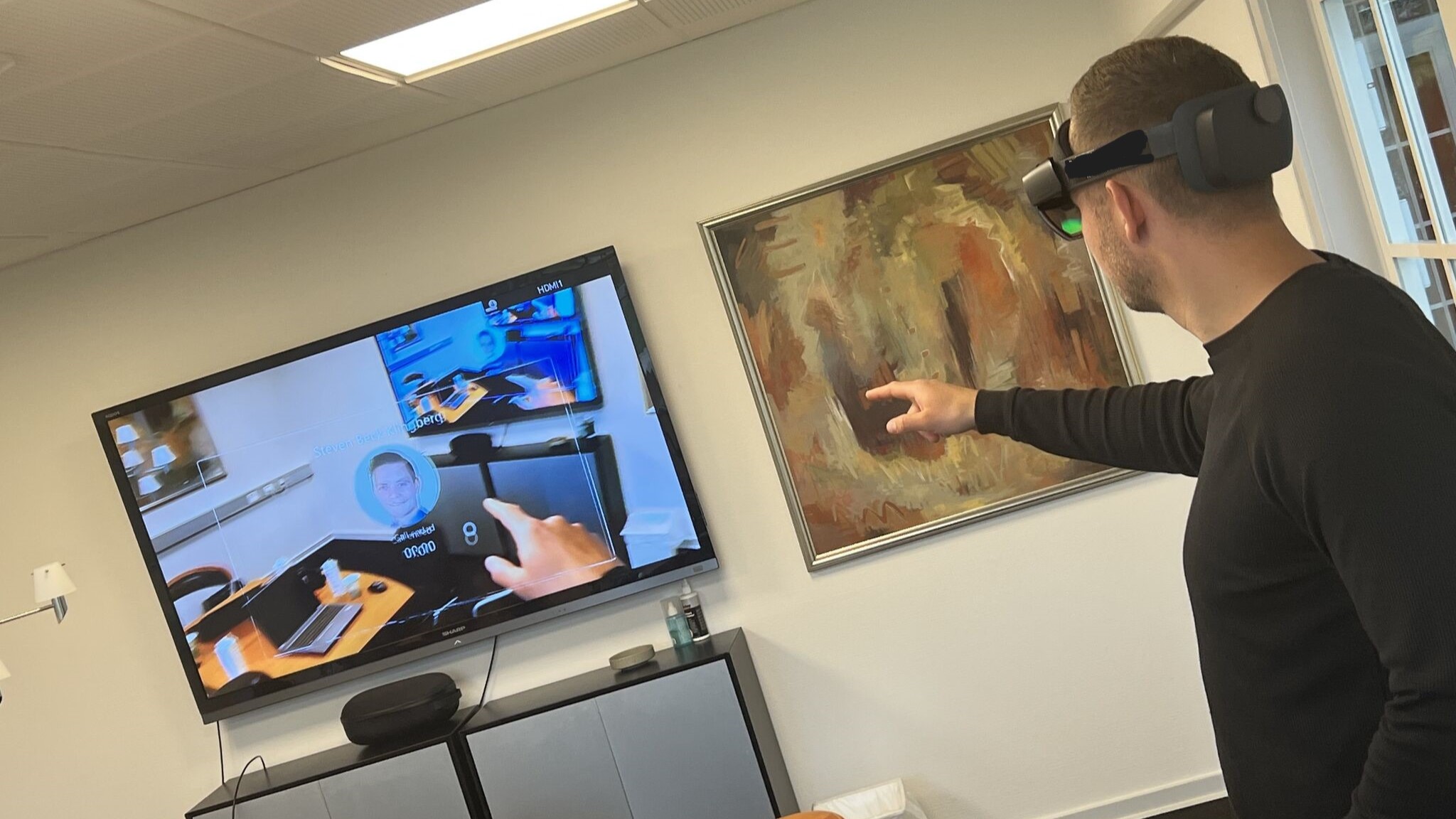 demo of Mixed rea;ity Solutions and Microsoft Hololense 